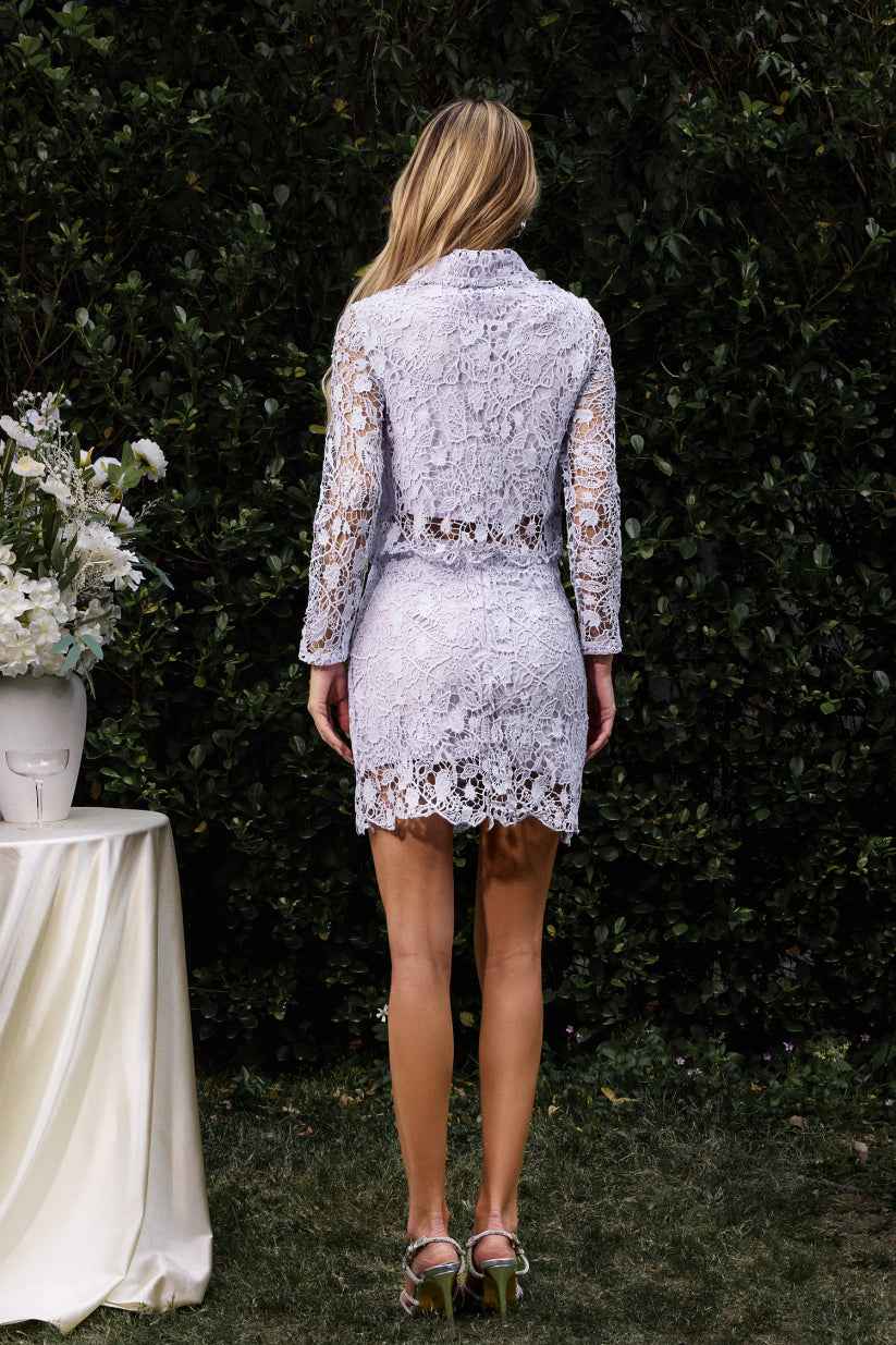 Conjunto Feminino de Renda com Casaco Cropped e Minissaia com Botões Dourados – Opaline VIEUX OFICIAL