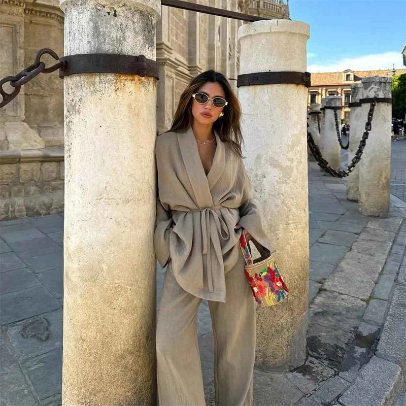 Conjunto feminino de calça pantalona e blazer kimono com faixa cinza Figaro VIEUX OFICIAL