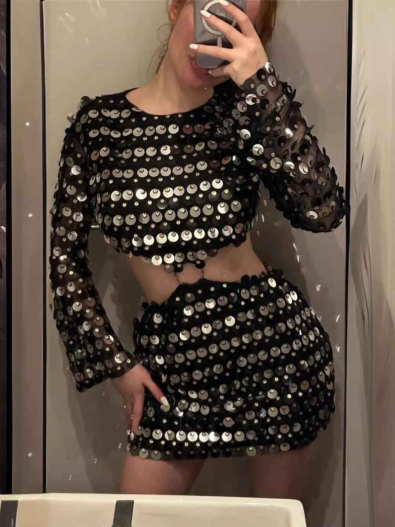 Conjunto de festa curto com paetês prateados e recortes preto Allain VIEUX OFICIAL