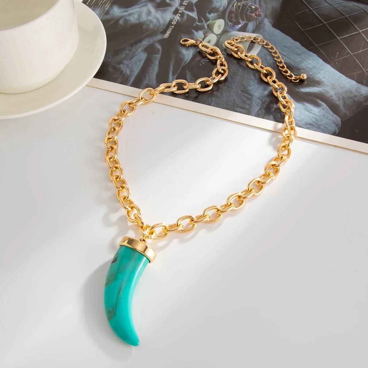 Maxi colar dourado com pingente dente de sabre marmorizado Wildhorn VIEUX OFICIAL
