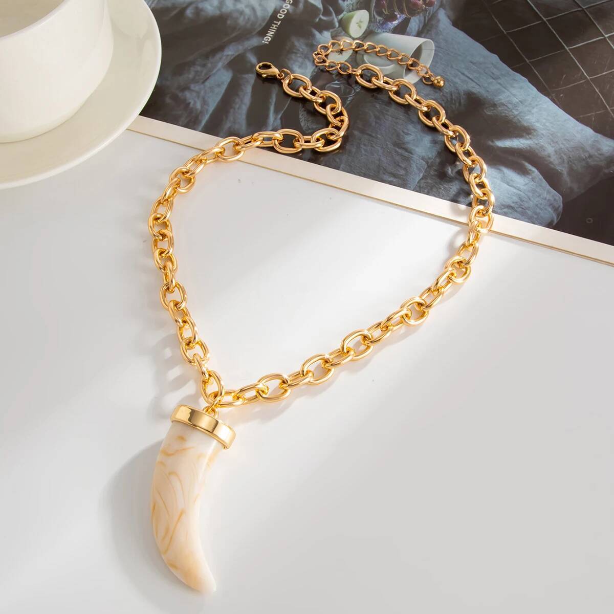 Maxi colar dourado de luxo VIEUX para compor looks sofisticados VIEUX OFICIAL