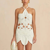 Vestido Curto de Crochê com Recortes Vazados e Flor 3D no Decote Halter – Charrier - VIEUX OFICIAL