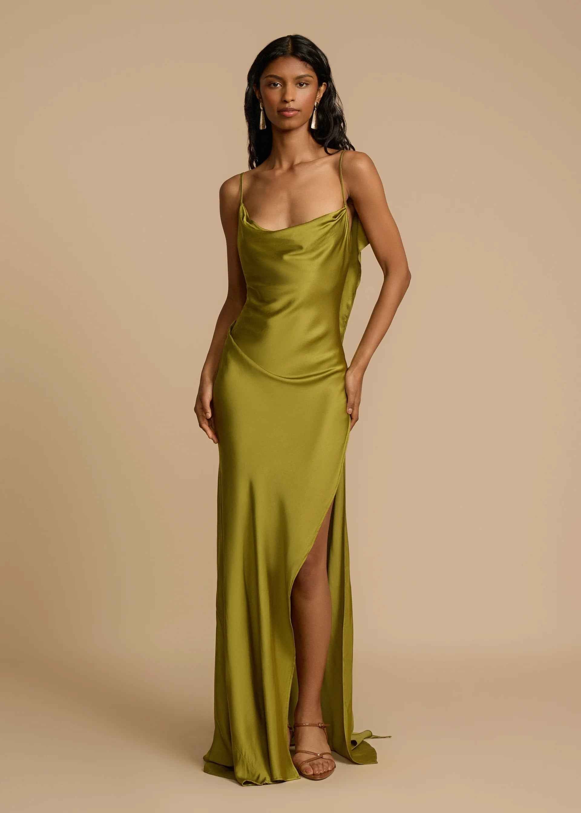 Vestido Longo de Festa em Cetim com Fenda Lateral e Decote Drapeado Feminino – VIENE - VIEUX OFICIAL