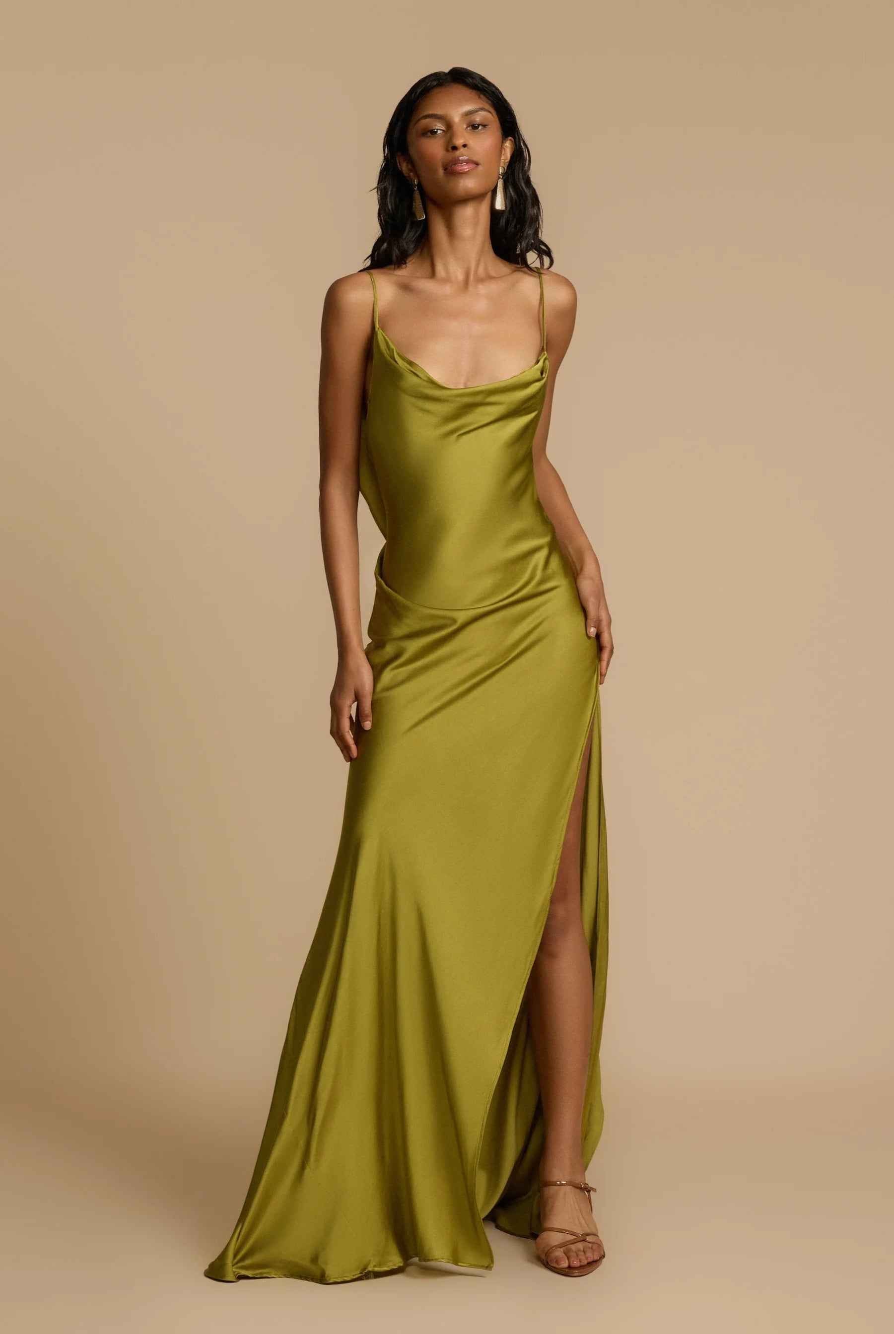 Vestido Longo de Festa em Cetim com Fenda Lateral e Decote Drapeado Feminino – VIENE - VIEUX OFICIAL