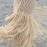 Vestido Longo de Tricô com Trama Vazada, Frente Única e Barra de Franjas Assimétrica – Savane