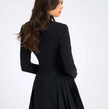 Vestido Blazer Curto Preto com Saia Plissada e Botões de Cristal – Boulud