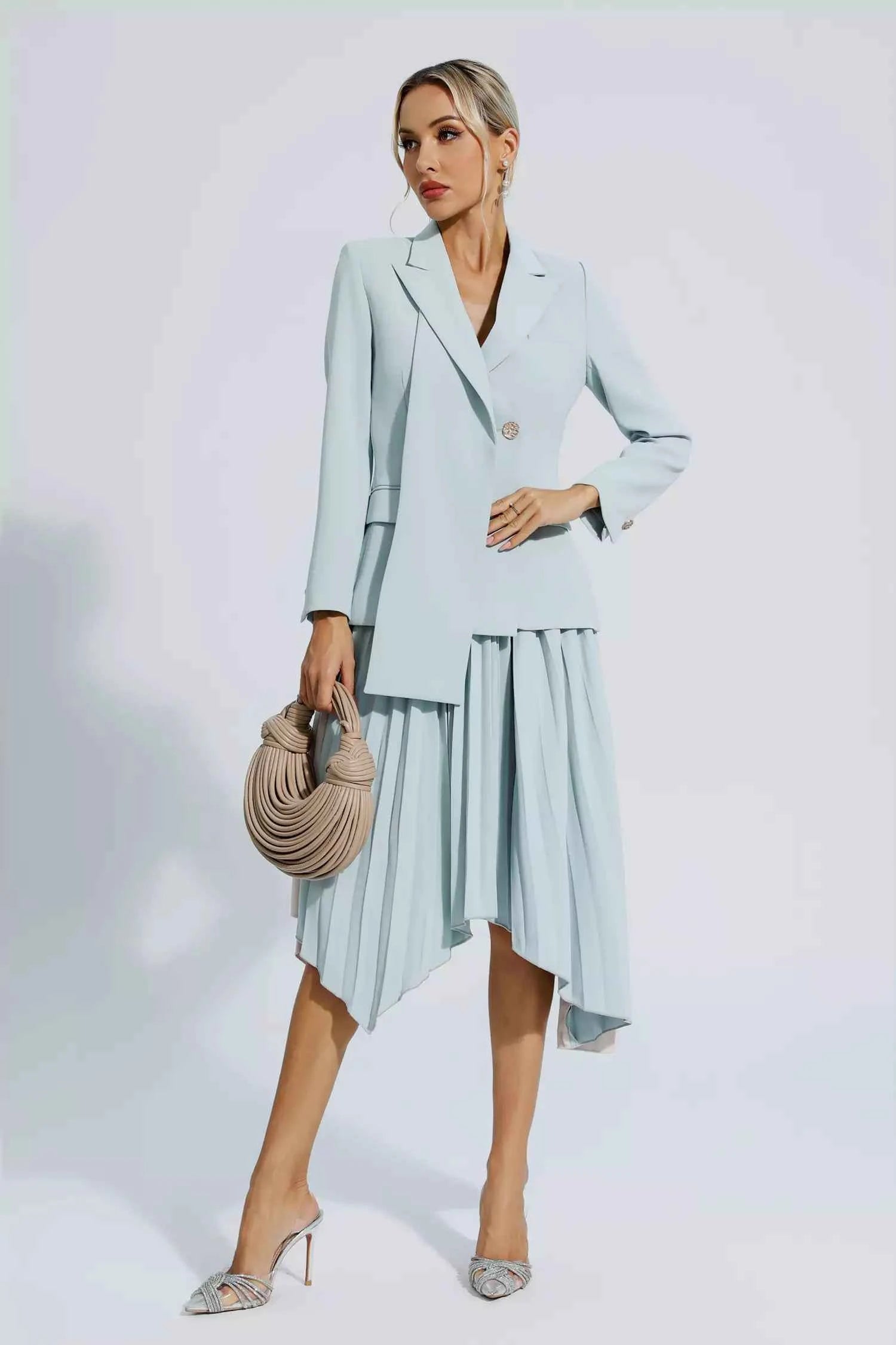 Vestido Blazer Midi Azul Serenity com Saia Plissada Assimétrica e Botões Dourados – Blaire VIEUX OFICIAL