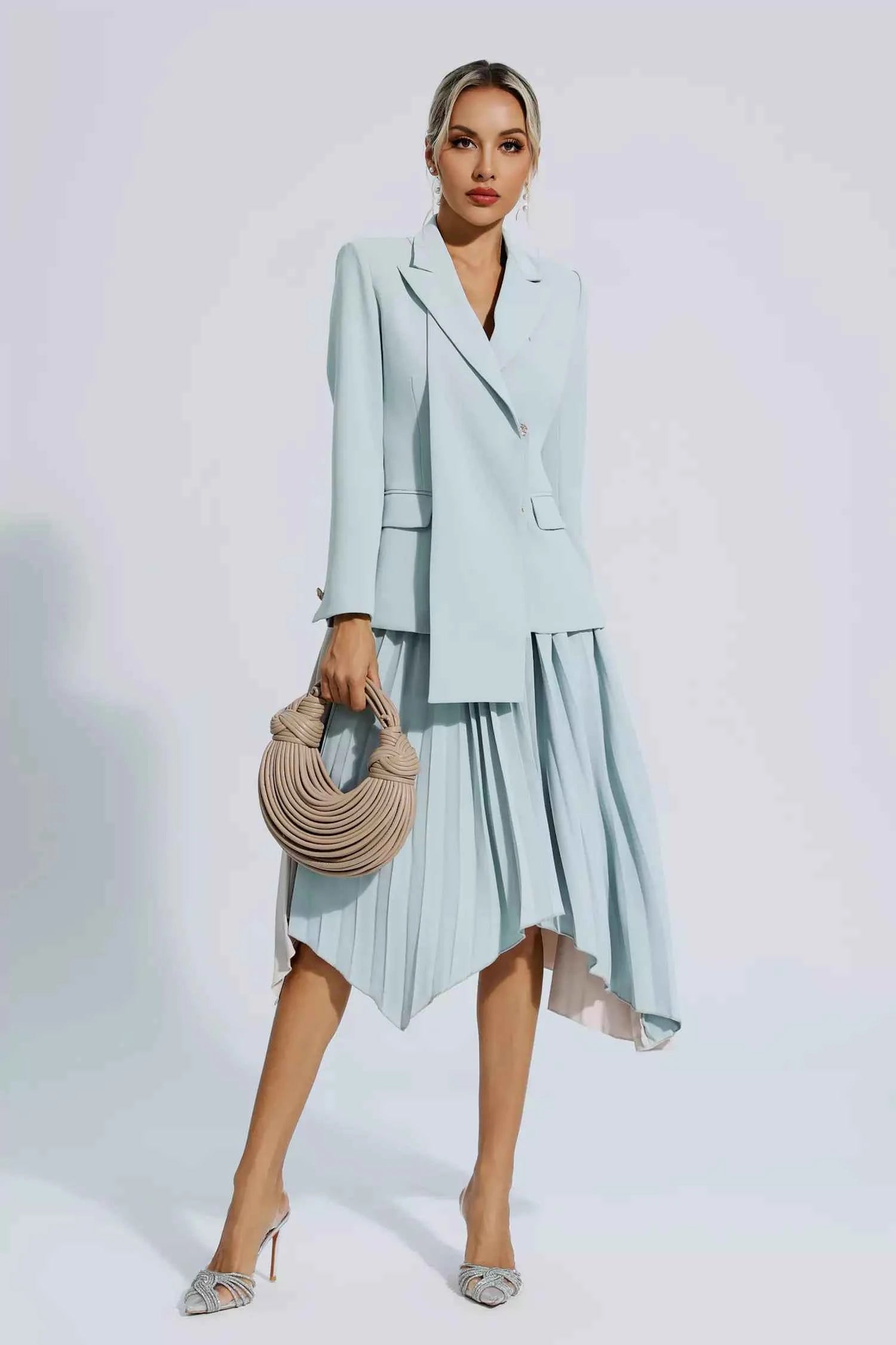 Vestido Blazer Midi Azul Serenity com Saia Plissada Assimétrica e Botões Dourados – Blaire VIEUX OFICIAL