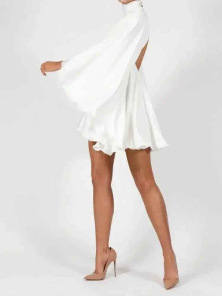 Vestido Curto Branco com Gola Alta e Mangas Capa Volumosas – Amis VIEUX OFICIAL