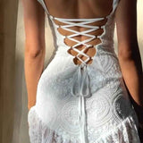 Vestido Curto Branco de Renda com Recorte Frontal e Amarração nos Ombros – Etienne