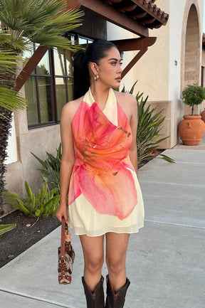 Vestido Curto Floral Frente Única com Decote Degagê – Aquarelle