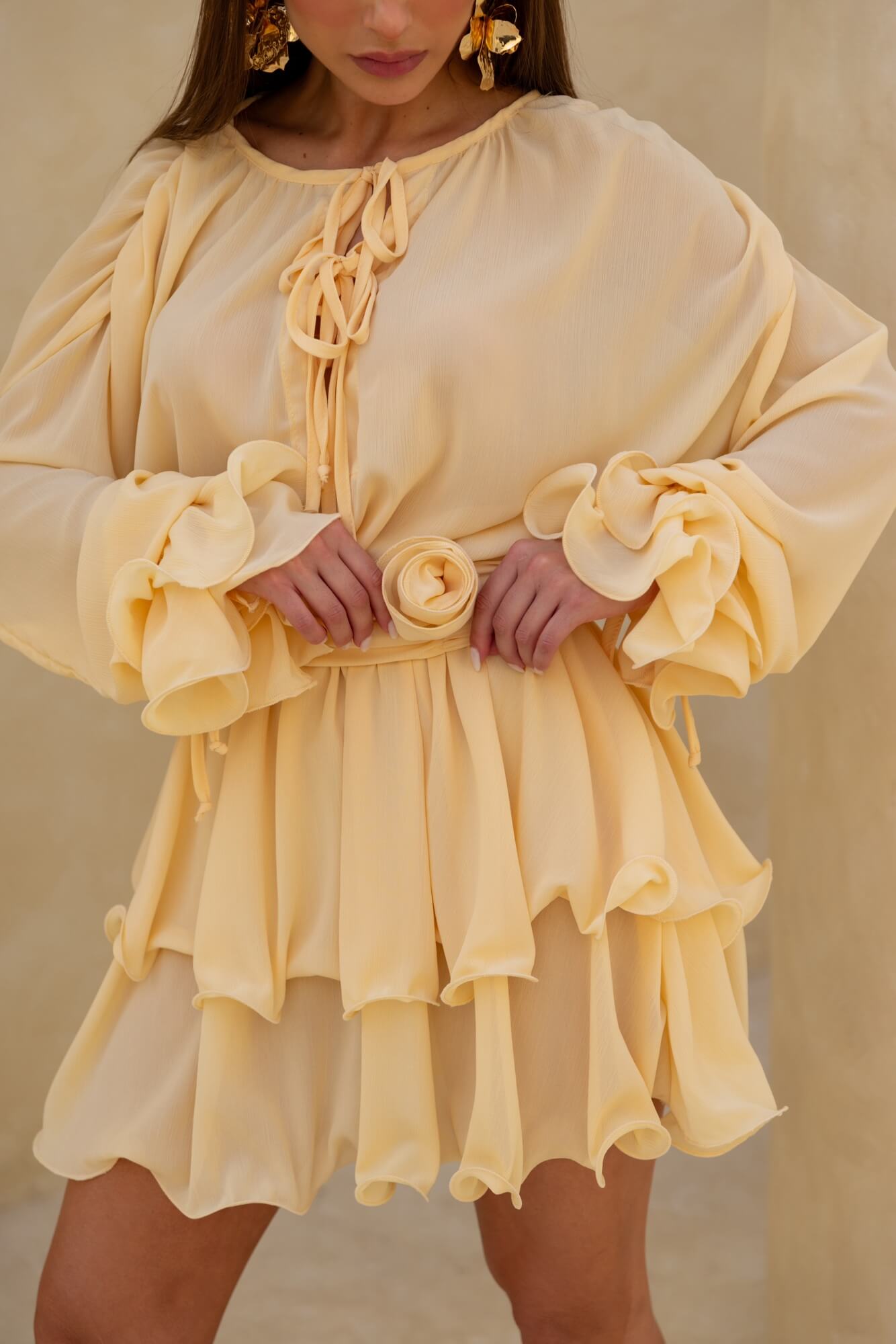 Vestido Curto Fluido com Babados e Manga Bufante – Rêverie VIEUX OFICIAL