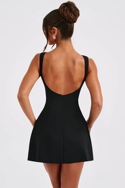 Vestido Curto Godê Preto com Decote Reto e Estrutura de Alta Costura – Aubusson - VIEUX OFICIAL
