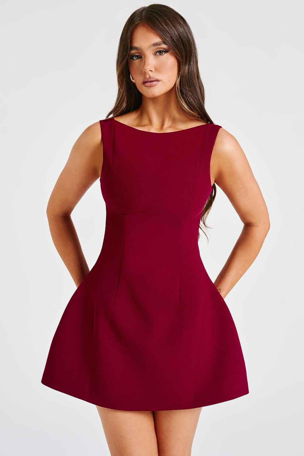 Vestido Curto Godê Preto com Decote Reto e Estrutura de Alta Costura – Aubusson - VIEUX OFICIAL