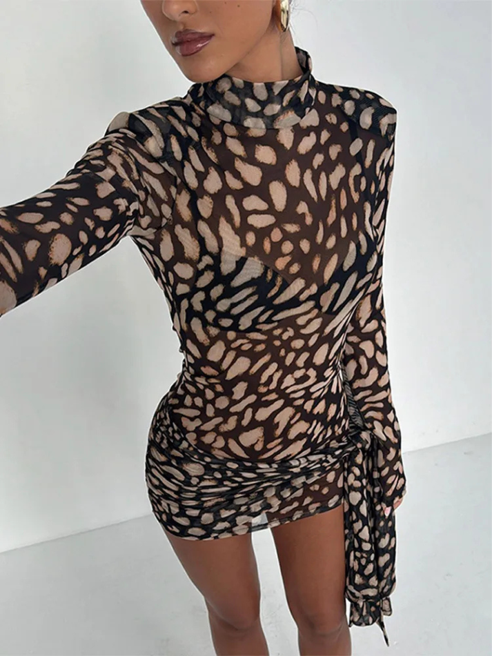 Vestido Curto Justo de Tule Animal Print com Drapeado Assimétrico e Gola Alta – Morell VIEUX OFICIAL
