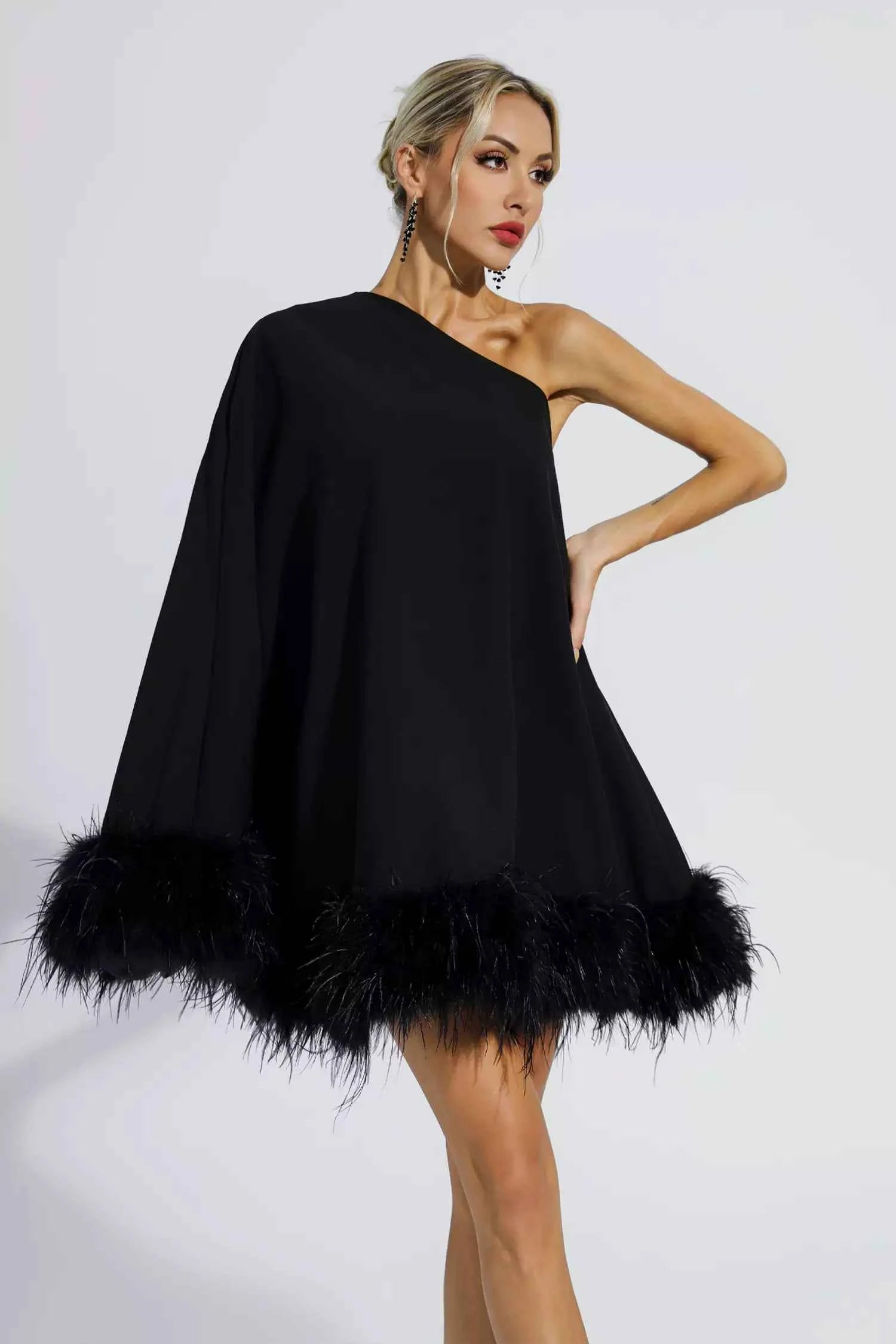 Vestido Curto One Shoulder com Plumas – Nuage - VIEUX OFICIAL
