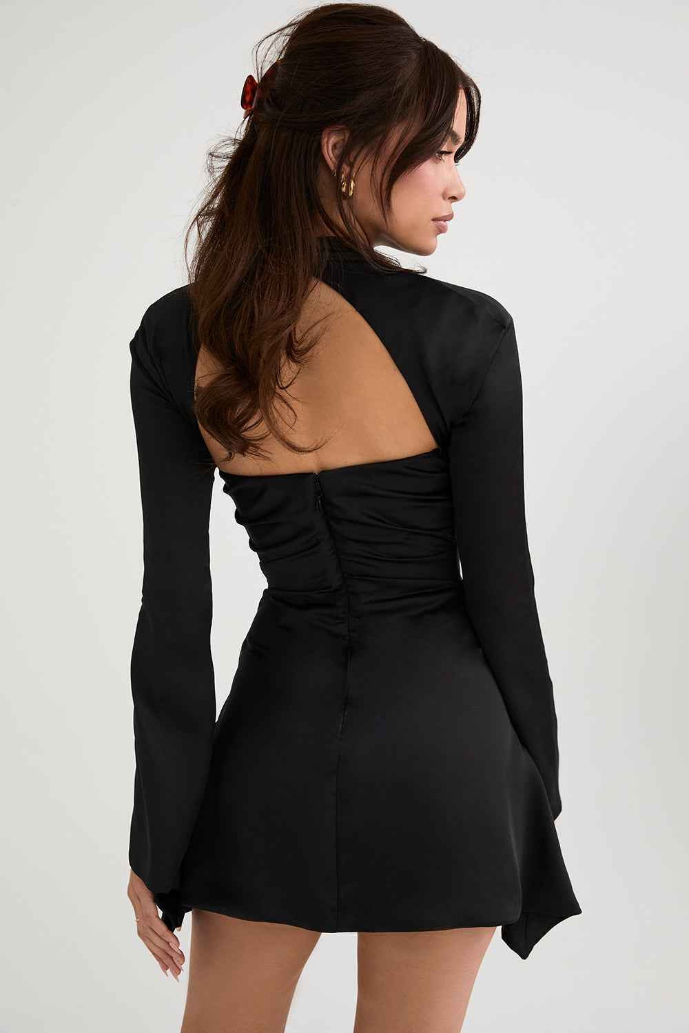 Vestido Curto Preto com Manga Longa e Recorte Frontal - Clivage Hiver - VIEUX OFICIAL