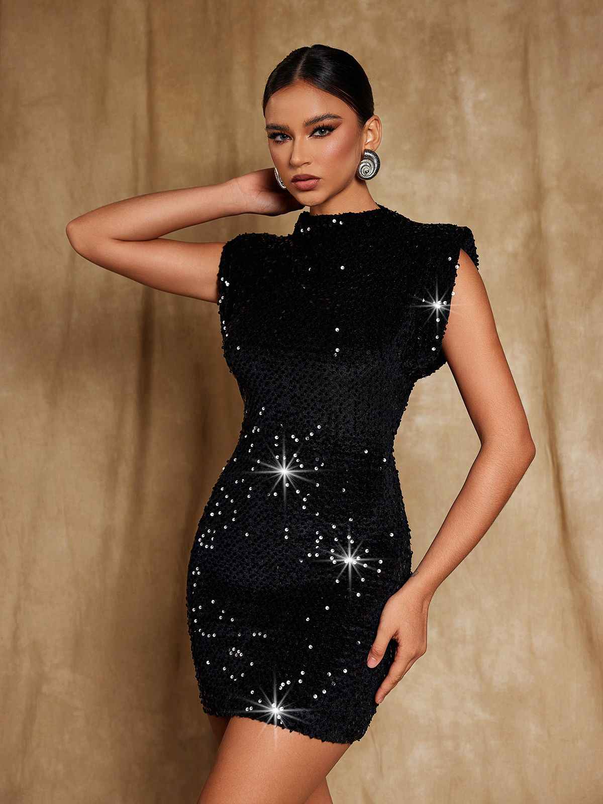 Vestido Curto Preto com Paetês e Ombreiras - Weiss - VIEUX OFICIAL