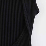 Vestido Curto Sem Manga em Tricot Canelado com Saia Godê de Alfaiataria – Béline VUE=IEUX OFICIAL