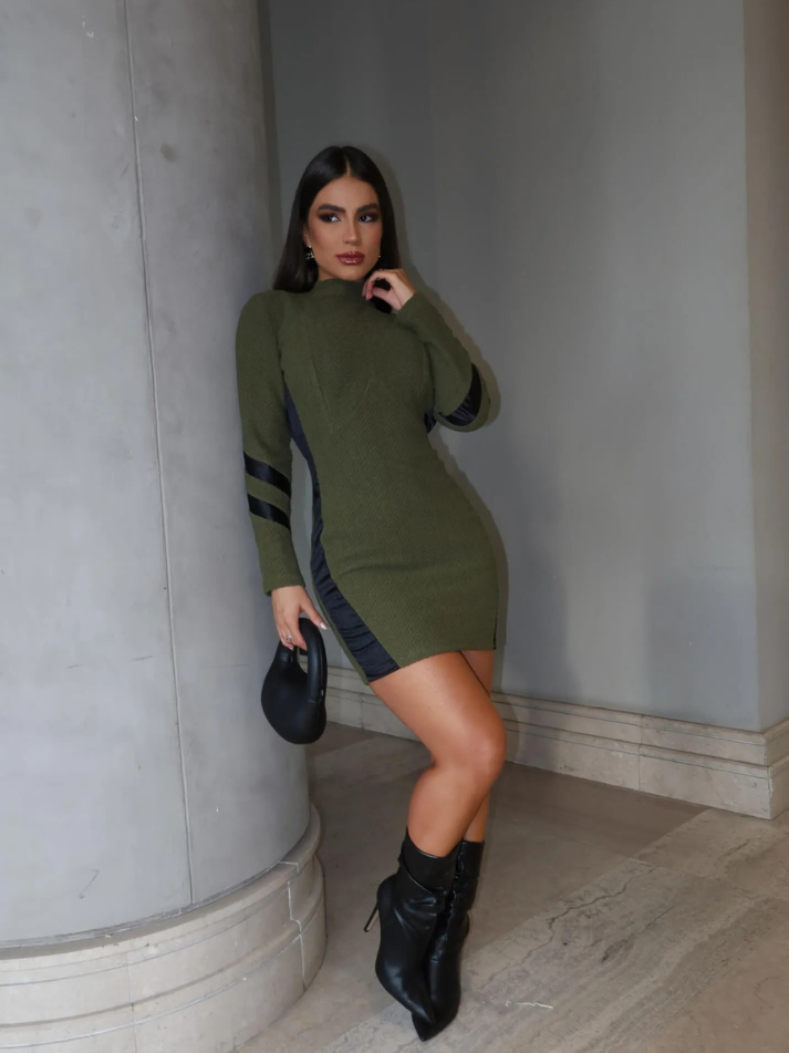 Vestido curto tubinho de malha com gola alta Pierre VIEUX OFICIAL