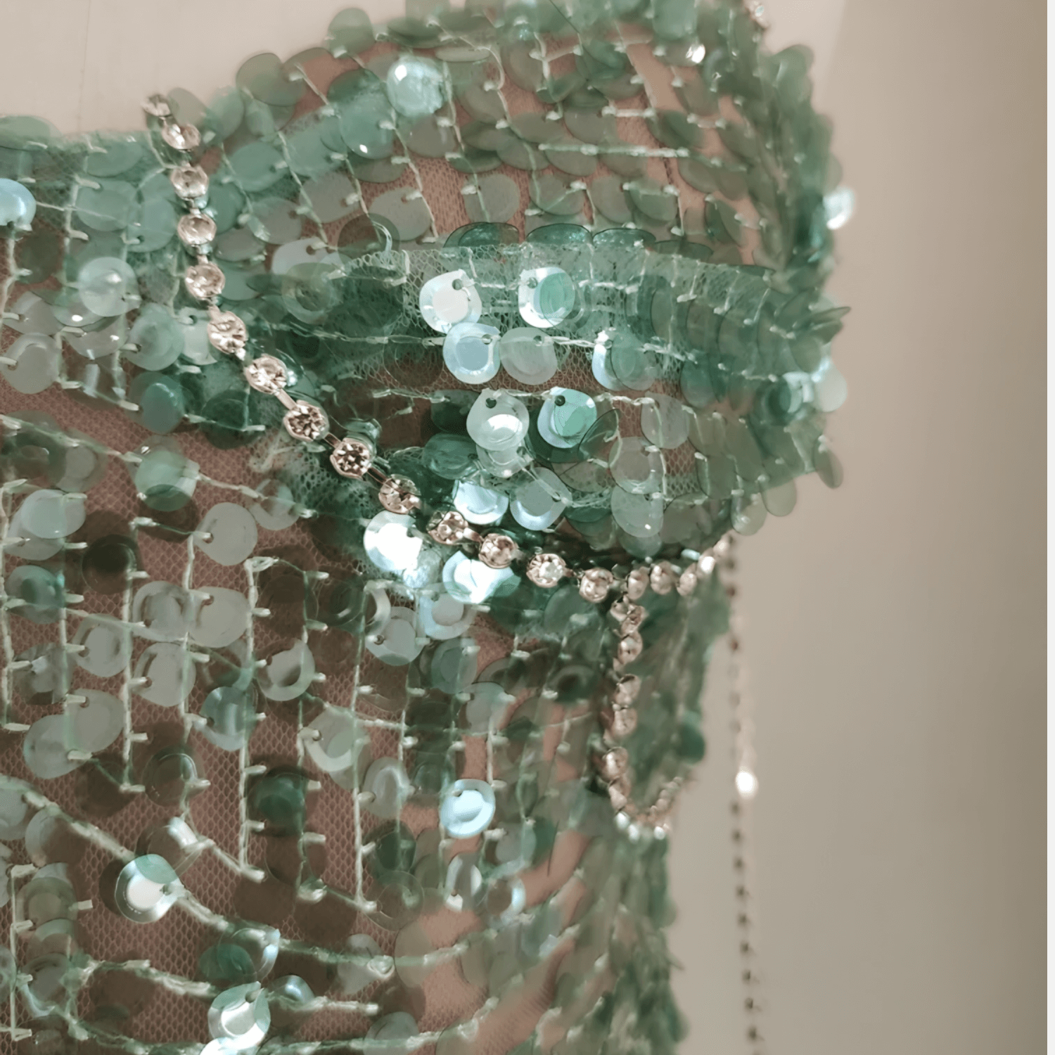 Vestido Curto Verde com Paetês e Alças de Corrente - Joubert - VIEUX OFICIAL