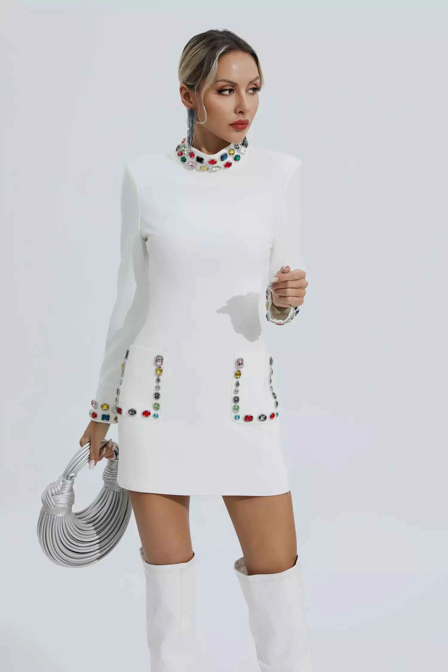 Vestido Curto com Mangas Longas e Aplicações de Pedrarias - Les Mots VIEUX OFICIAL