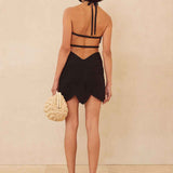 Vestido Curto de Crochê com Recortes Vazados e Flor 3D no Decote Halter – Charrier - VIEUX OFICIAL
