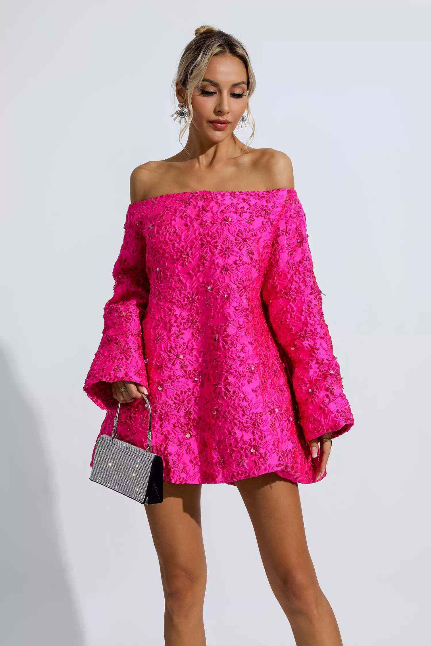 Vestido Curto de Festa Ombro a Ombro com Manga Longa e Textura Floral 3D – Seal - VIEUX OFICIAL