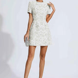 Vestido Curto de Festa em Jacquard Floral com Brilho e Ombros Estruturados – Astrid VIEUX OFICIAL