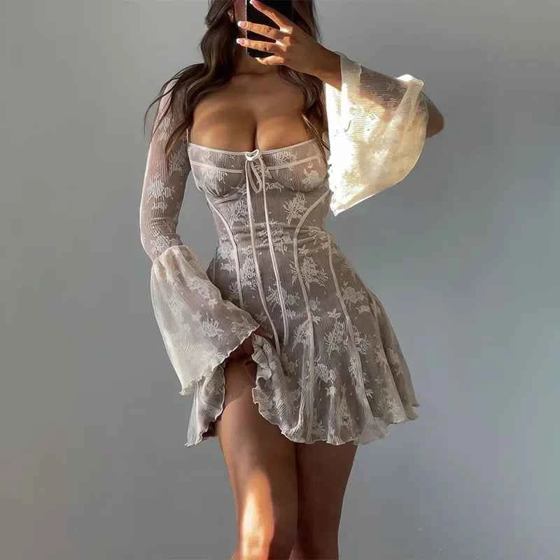 Vestido Curto de Renda com Corpete Estruturado e Manga Sino – Lenon VIEUX OFICIAL