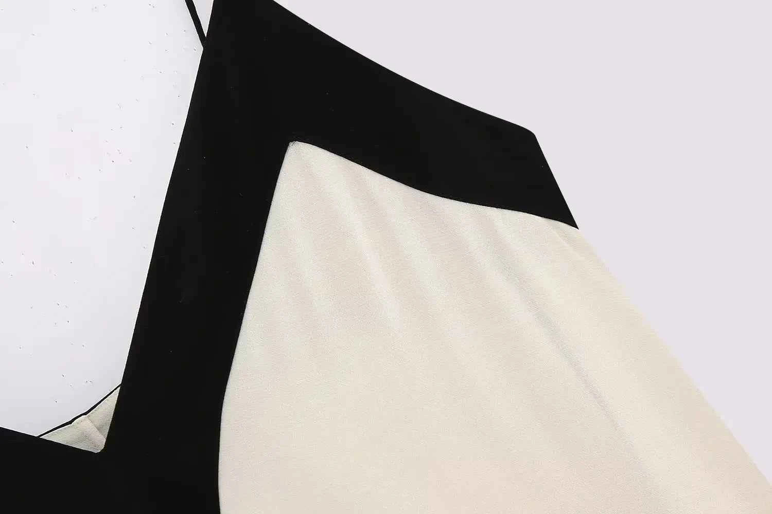 Vestido Longo Branco com Detalhes em Preto de Alcinha – Durieux - VIEUX OFICIAL