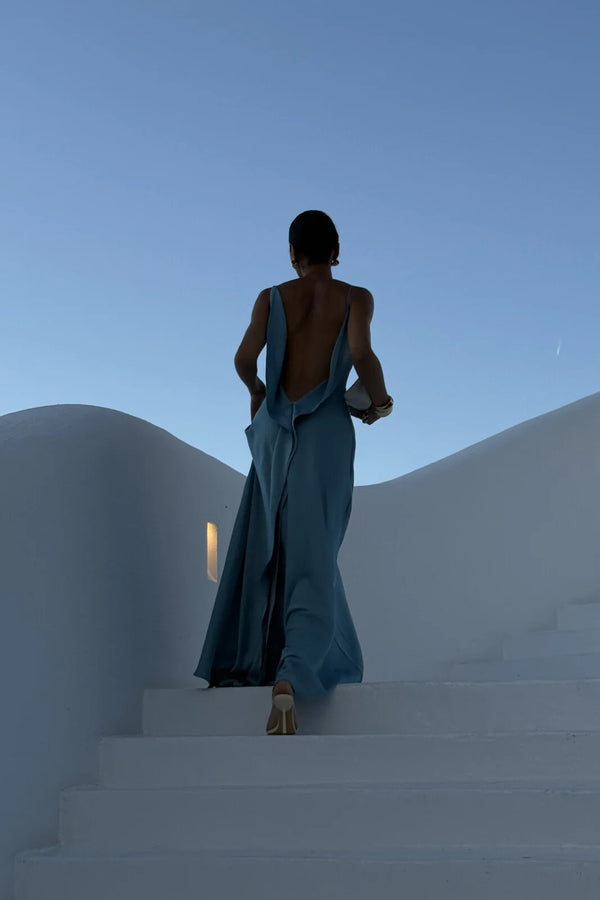Vestido Feminino Curto Bordado com Pérolas e Decote Profundo – Vaucaire VIEUX OFICIAL