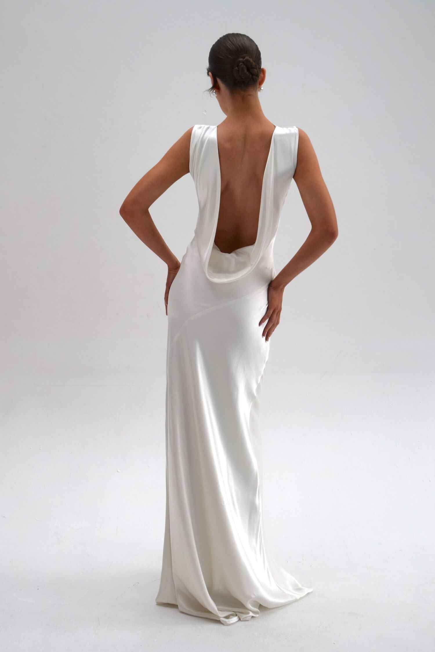 Vestido longo branco de gala com leve cauda Calixta VIEUX OFICIAL