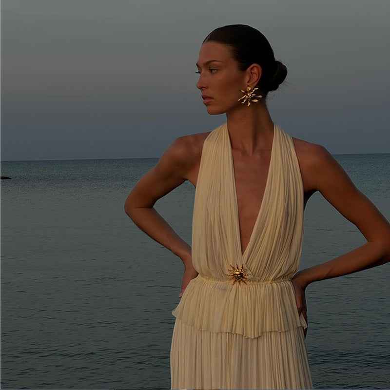 Vestido Longo Branco de Tule Plissado com Decote Profundo Transpassado – Chapdelaine VIEUX OFICIAL