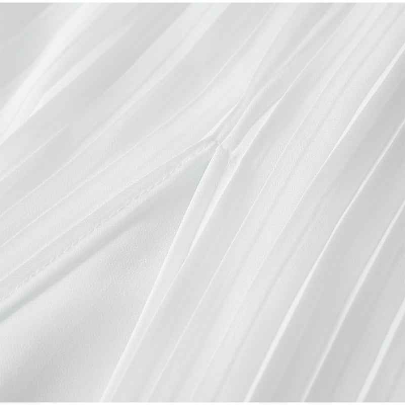 Vestido Longo Branco de Tule Plissado com Decote Profundo Transpassado – Chapdelaine VIEUX OFICIAL