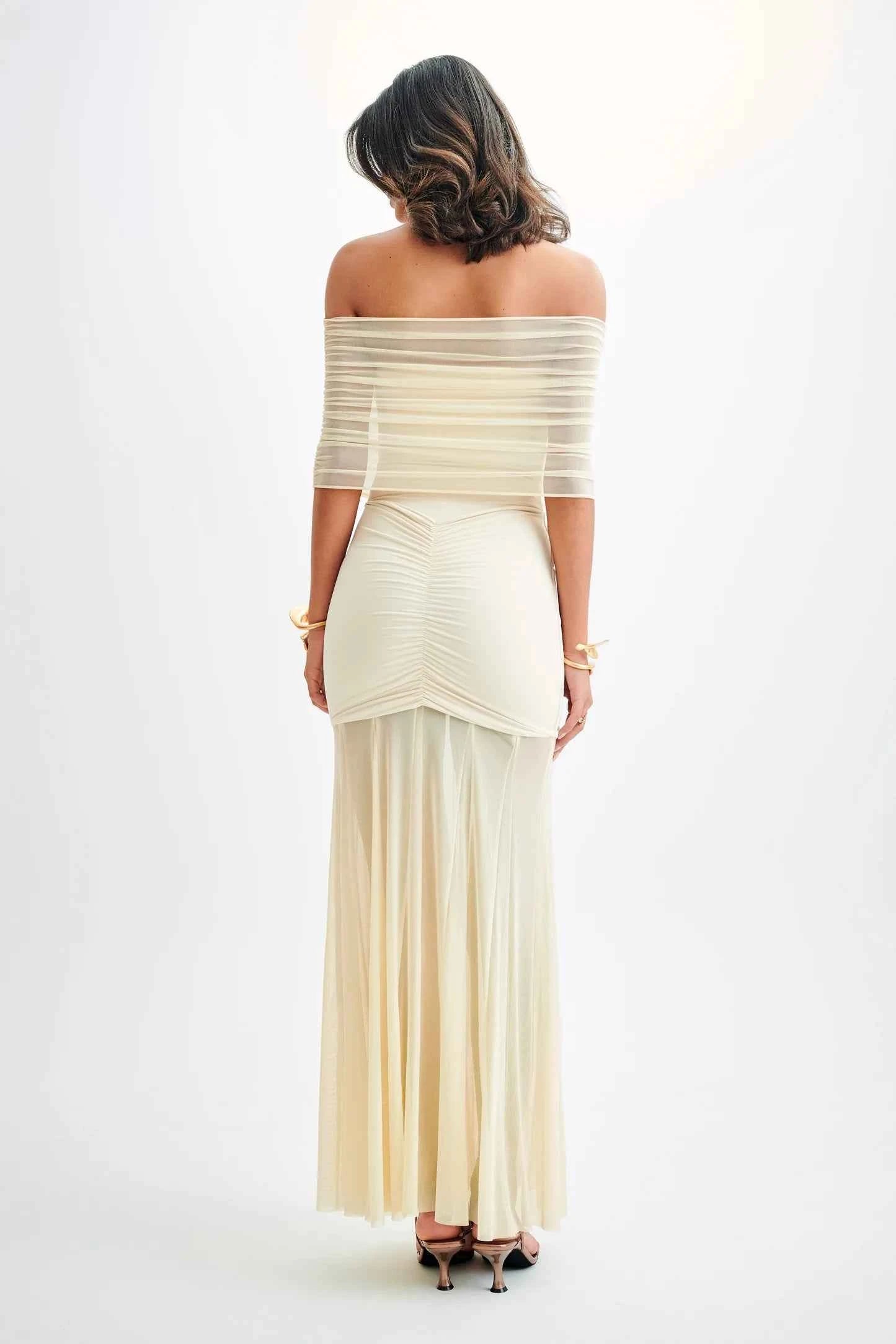 Vestido Longo Tomara que Caia Bege com Drapeado Escultural e Saia em Tule Fluido – Couturier VIEUX OFICIAL
