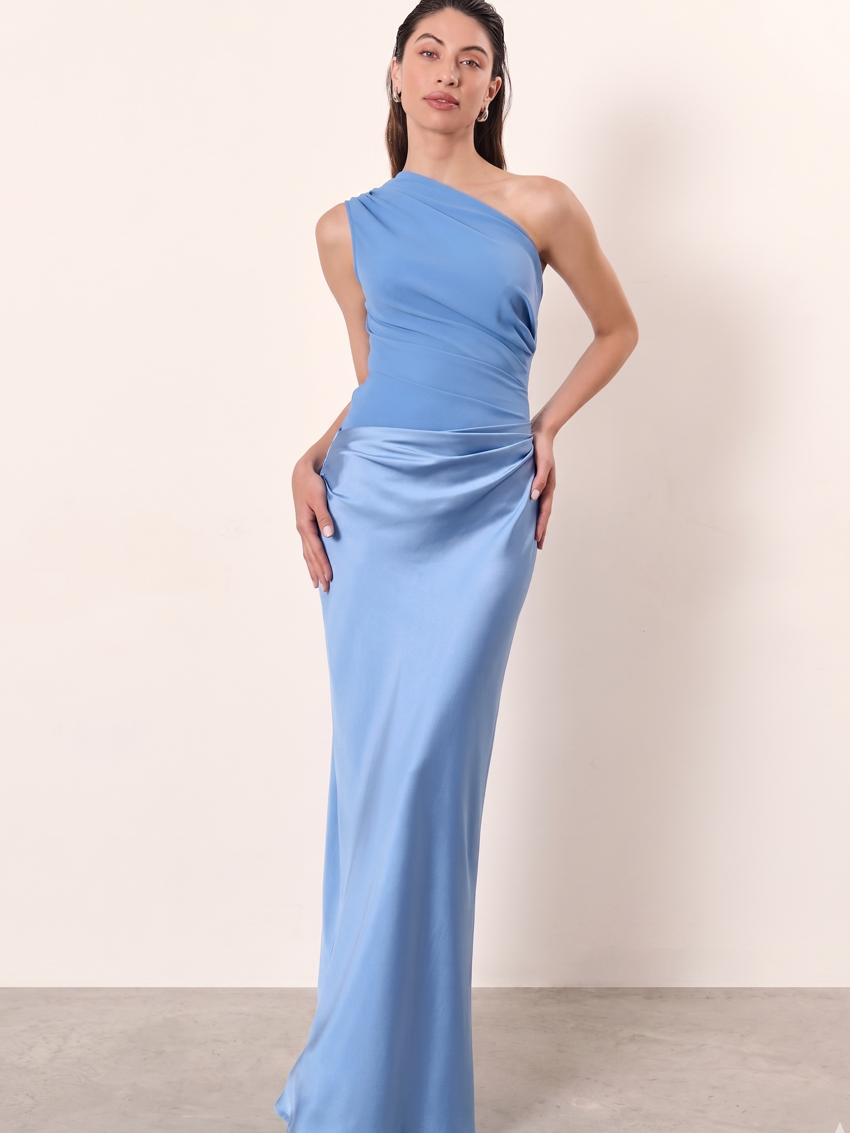 Vestido longo de cetim azul um ombro só Valérie VIEUX OFICIAL