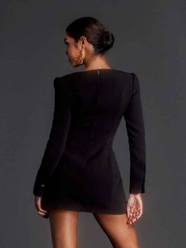 Vestido Curto de Festa Preto com Bordados Dourados e Decote V Profundo – Relais