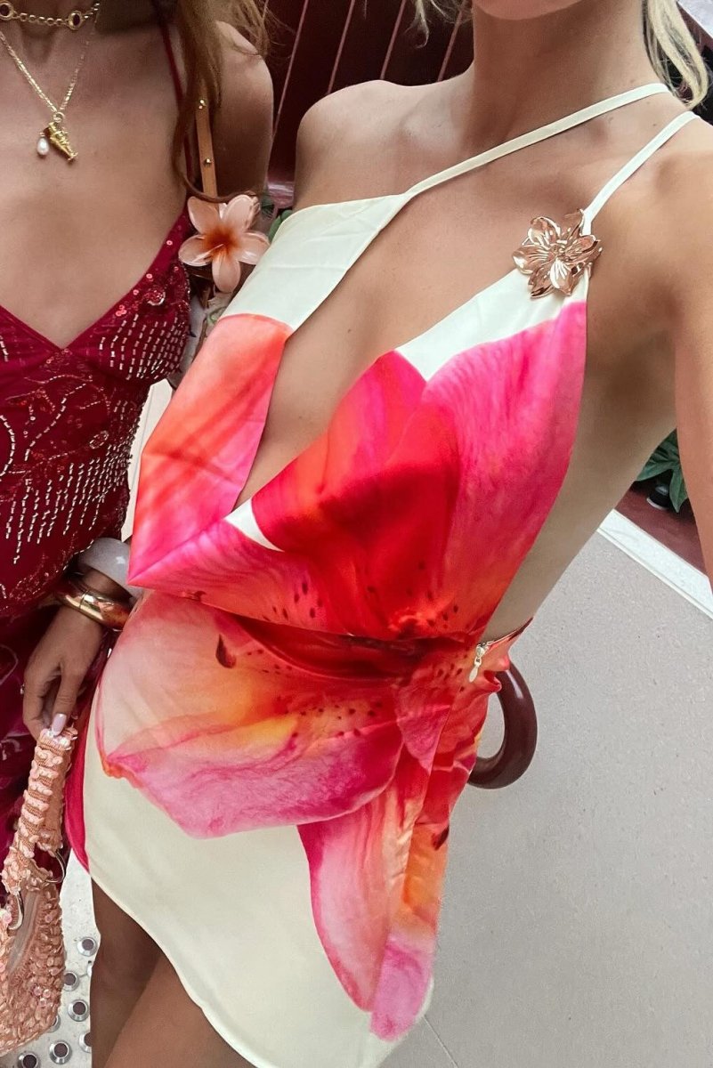 Vestido de Festa Curto Assimétrico com Estampa Maxi Floral e Decote Degagê – Corail VIEUX OFICIAL