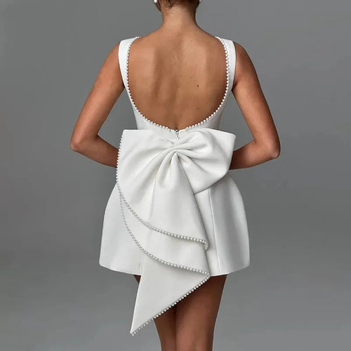 Vestido de Festa Curto Estruturado com Maxi Laço nas Costas e Detalhe de Pérolas – Cécile