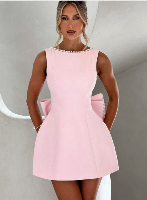 Vestido de Festa Curto Estruturado com Maxi Laço nas Costas e Detalhe de Pérolas – Cécile