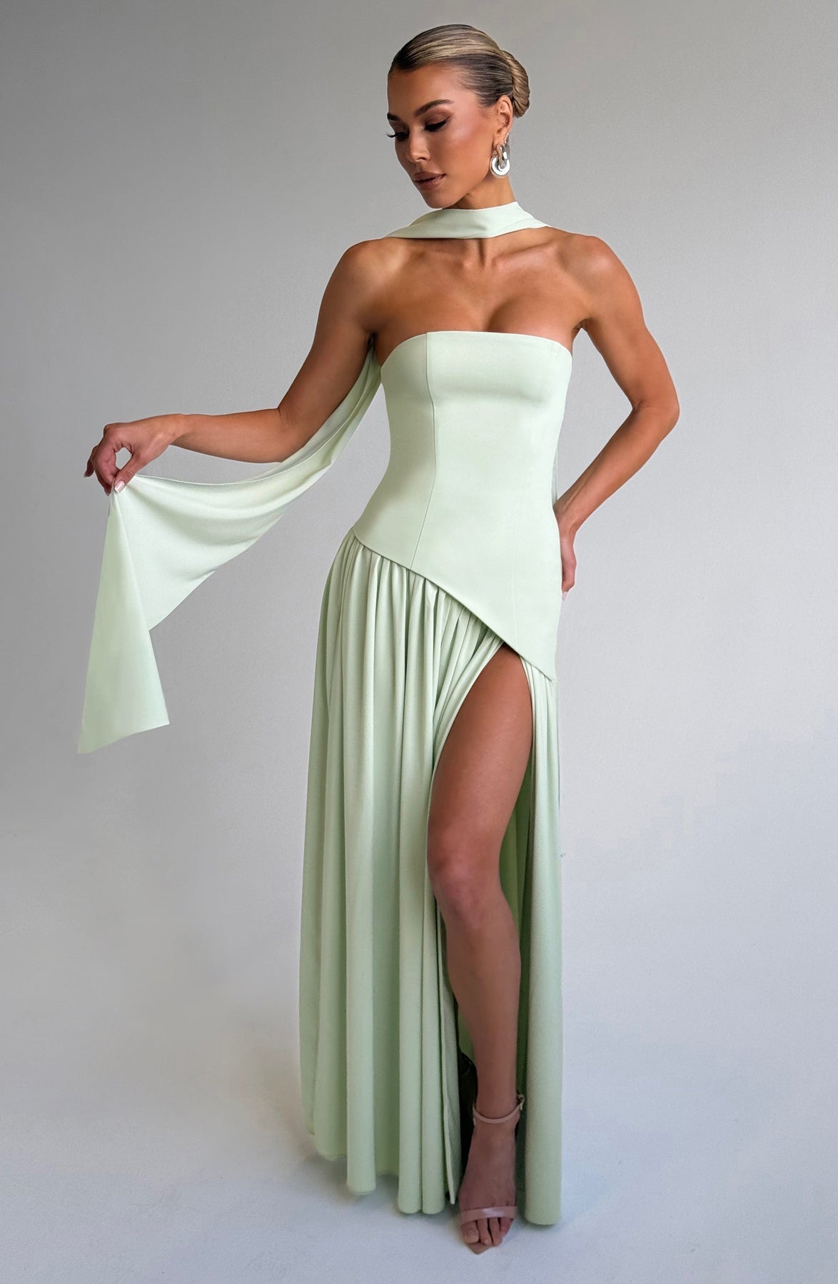 Vestido de Festa Longo Tomara que Caia com Corpete Estruturado e Saia Assimétrica Plissada – Atelier VIEUX OFICIAL 