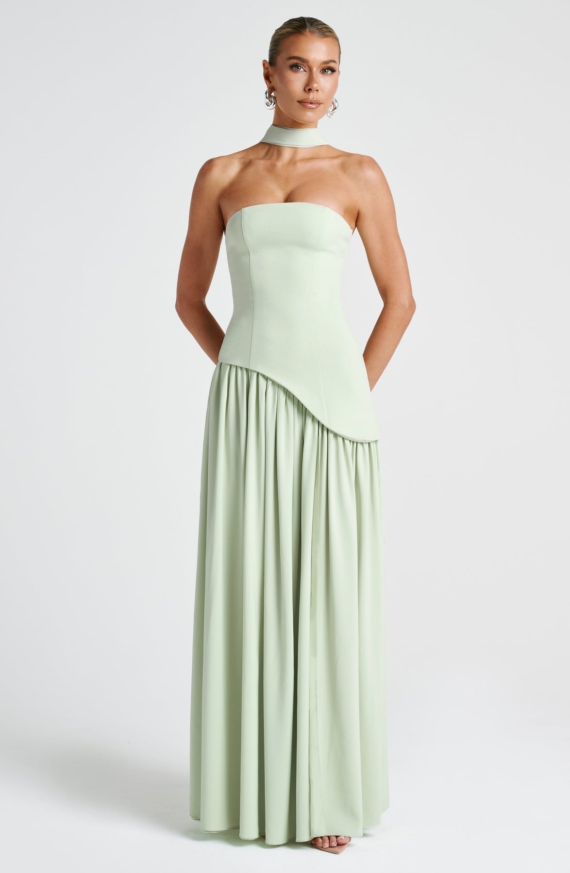 Vestido de Festa Longo Tomara que Caia com Corpete Estruturado e Saia Assimétrica Plissada – Atelier VIEUX OFICIAL 