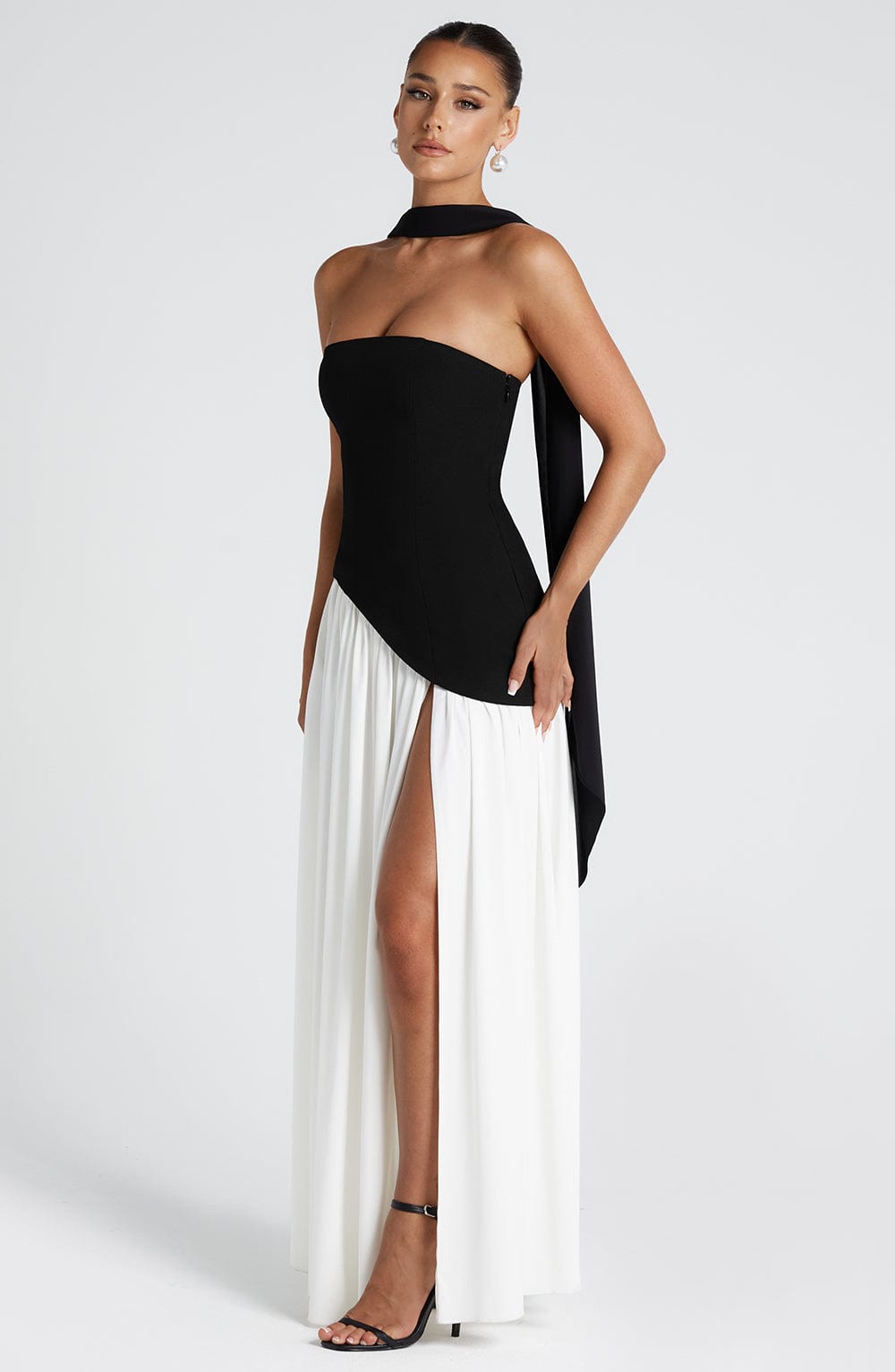 Vestido de Festa Longo Tomara que Caia com Corpete Estruturado e Saia Assimétrica Plissada – Atelier VIEUX OFICIAL 
