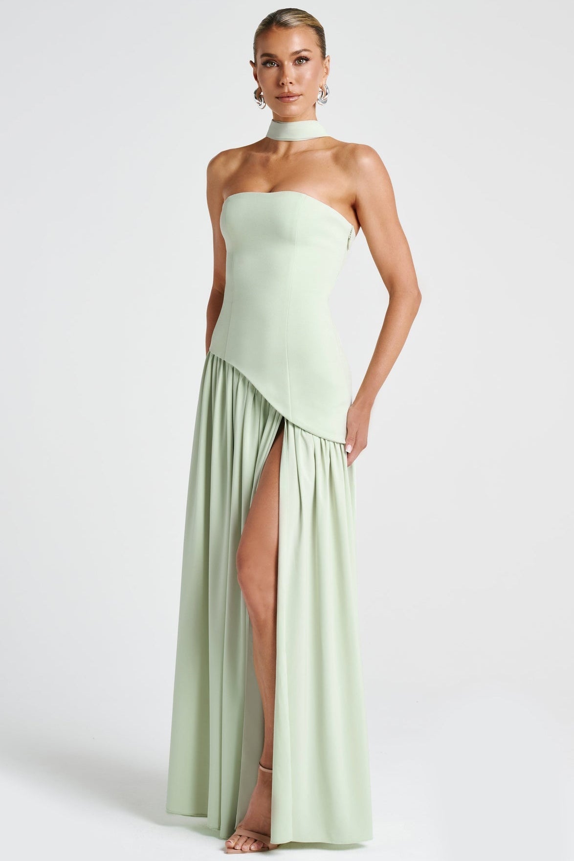Vestido de Festa Longo Tomara que Caia com Corpete Estruturado e Saia Assimétrica Plissada – Atelier VIEUX OFICIAL 