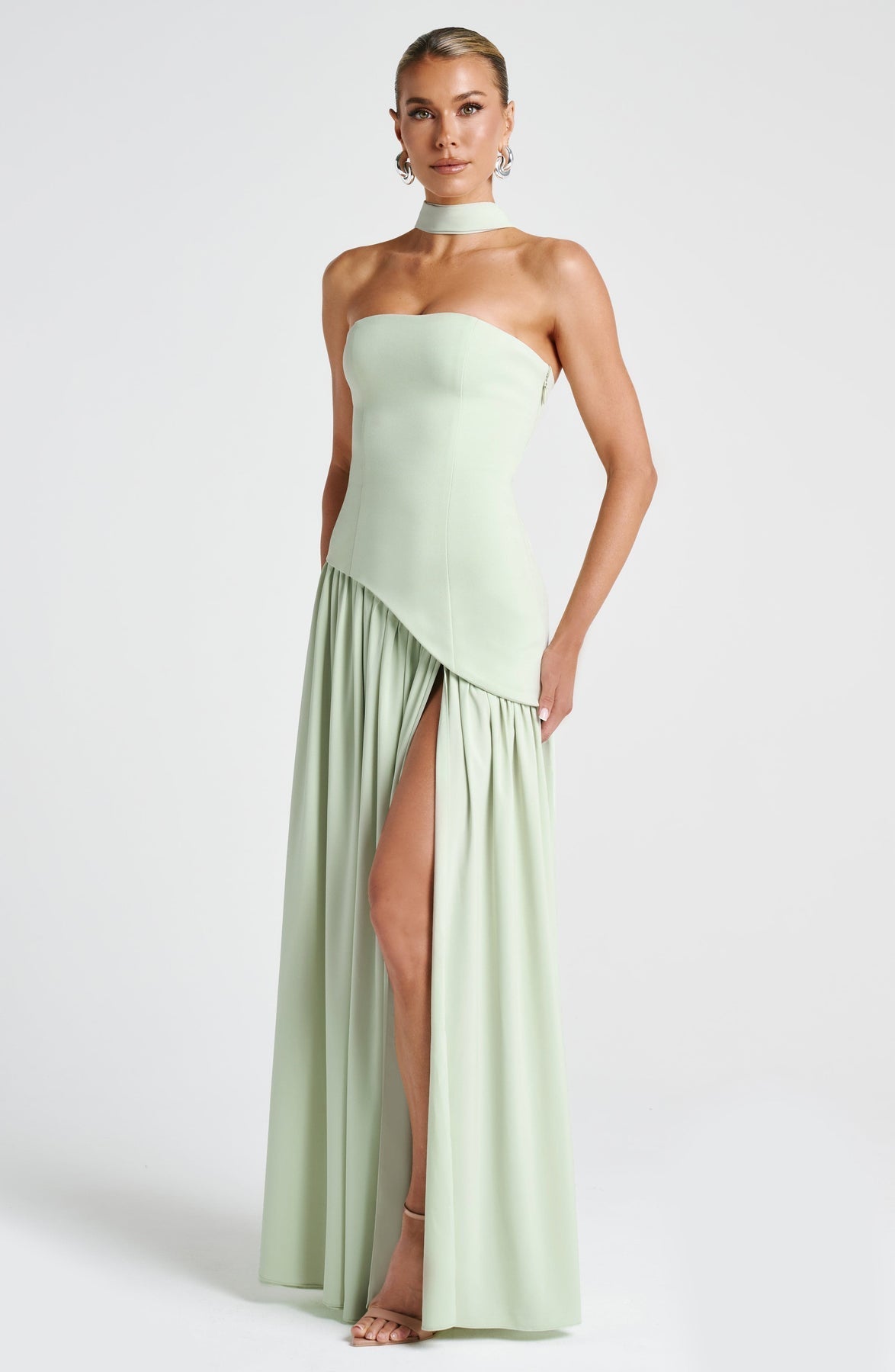 Vestido de Festa Longo Tomara que Caia com Corpete Estruturado e Saia Assimétrica Plissada – Atelier VIEUX OFICIAL 