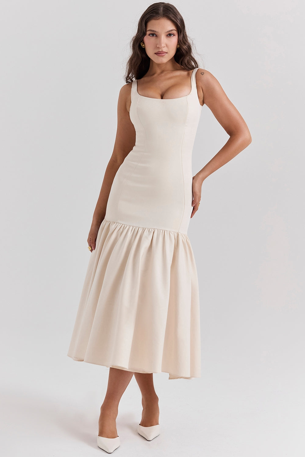 Vestido de Festa Midi Estruturado com Corpete Justo e Saia Balonê Escultural – Rouge VIEUX OFICIAL