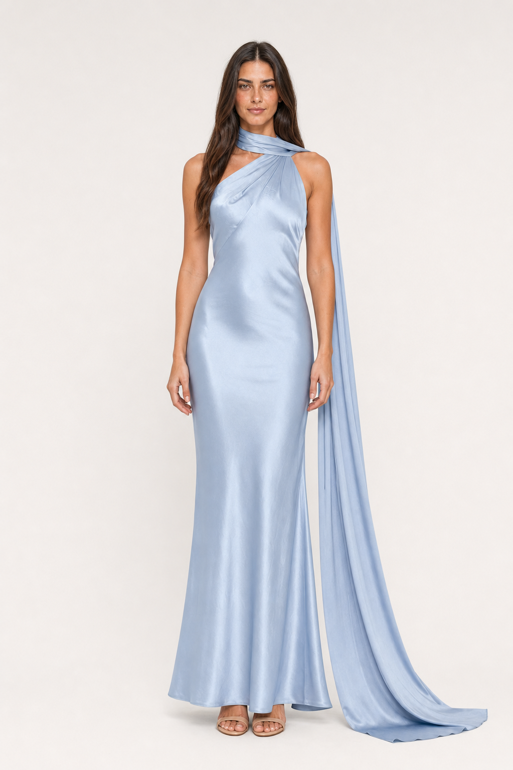 Vestido longo de festa acetinado com gola halter e costas abertas – Aélis – azul nevoa frontal