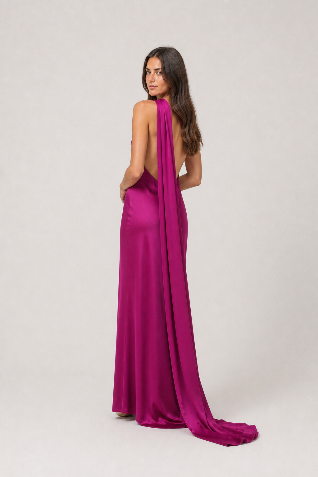 Vestido longo de festa acetinado com gola halter e costas abertas – Aélis – fucsia costas