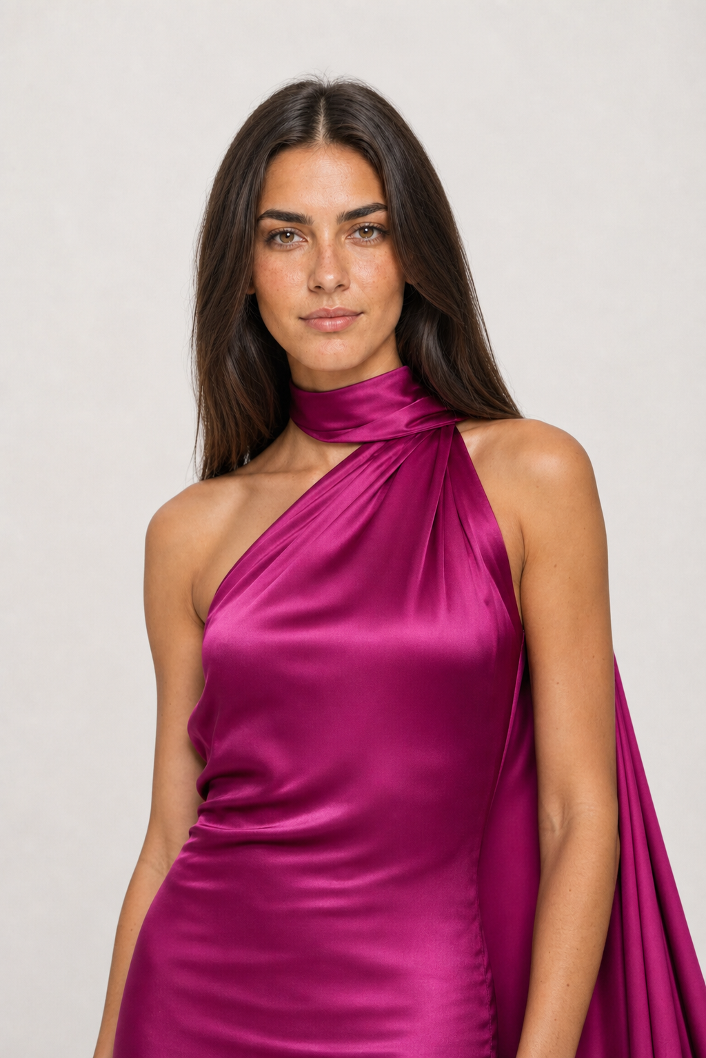 Vestido longo de festa acetinado com gola halter e costas abertas – Aélis – fucsia editorial